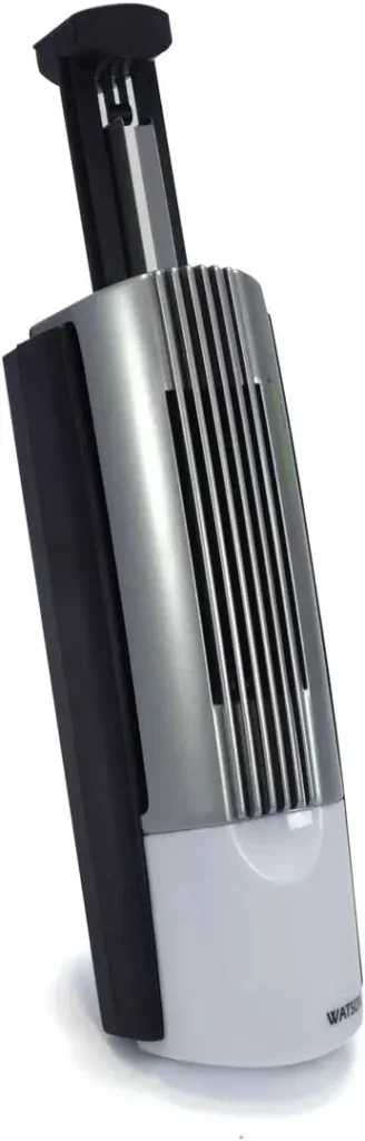 Vue rapprochée de l’ioniseur AirButler Watson au design vertical, compact, et sans filtre, pour petits espaces et usage discret