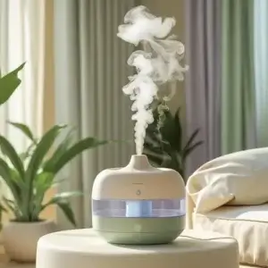 Appareils 2-en-1 humidificateur-purificateur : un bon choix pour l'été ? Appareil humidificateur-purificateur diffusant de la vapeur dans une chambre lumineuse en été