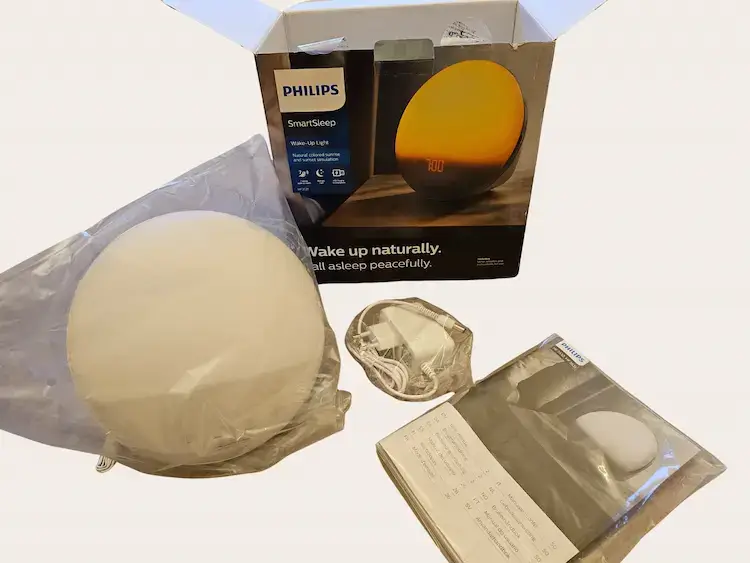 Déballage du réveil lumineux Philips HF3531/01 avec accessoires et notice