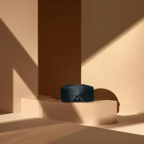 Masque de sommeil LitBear posé en studio, photographie utilisée comme image mise en avant du test