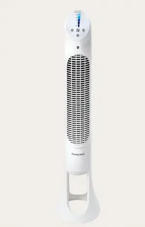 Ventilateur tour Honeywell QuietSet blanc avec panneau de commande supérieur.