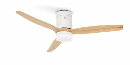Ventilateur de plafond CREATE WINDCALM blanc avec 3 pales en bois naturel clair et luminaire LED, fond blanc