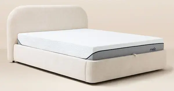 Lit coffre Mello fermé en tissu beige avec tête de lit arrondie